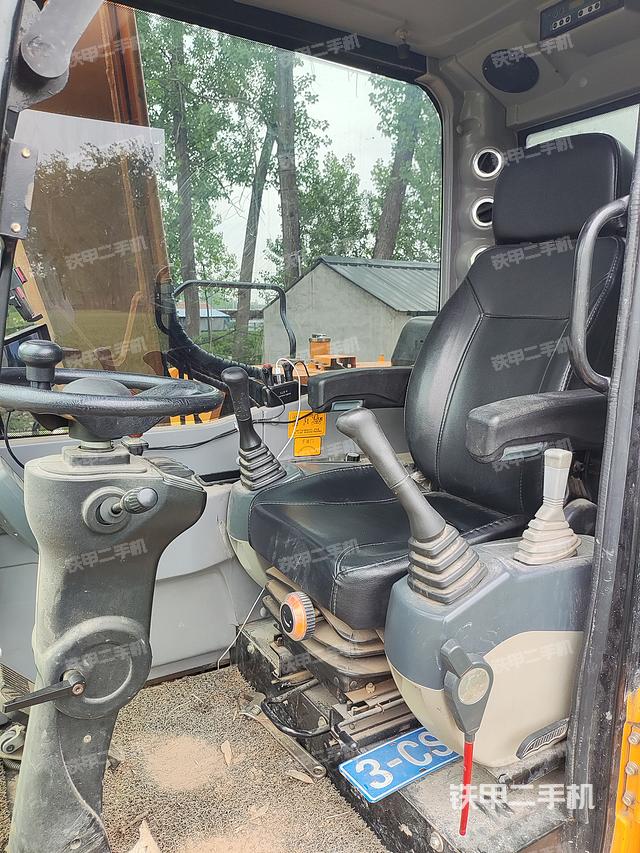 驾驶室整体（整机外观）