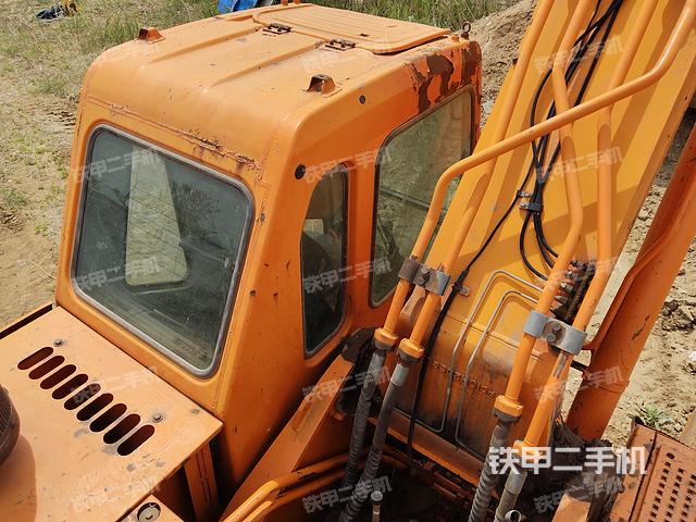 驾驶室顶部（整机外观）