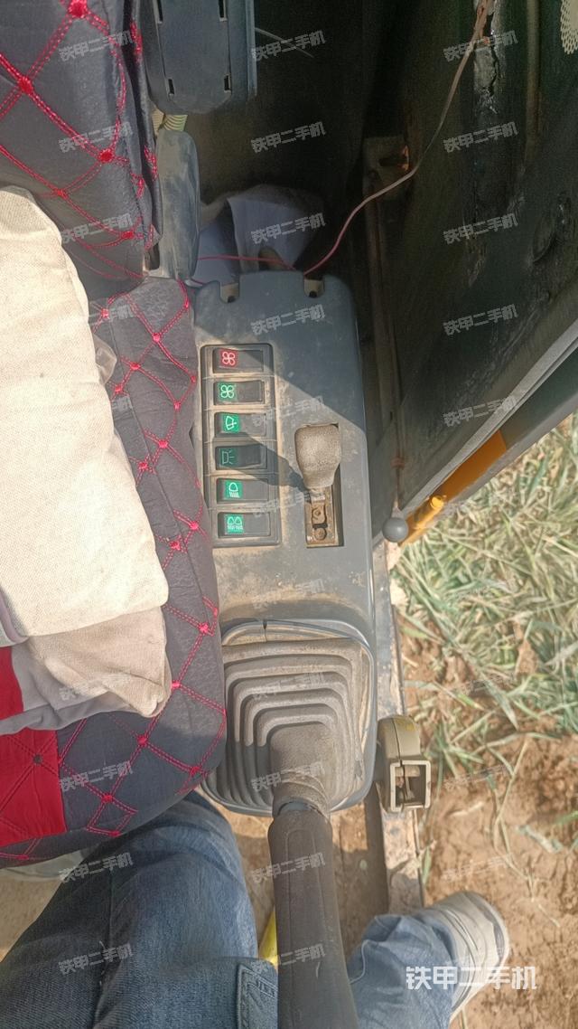 驾驶室操作台（设备外观及核心部件）