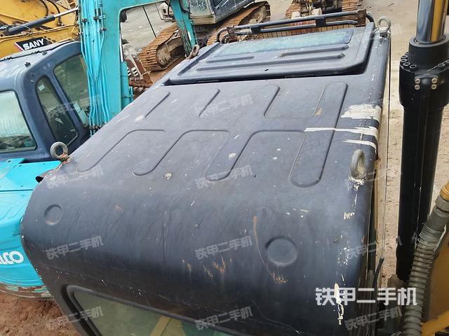 驾驶室顶部（整机外观）