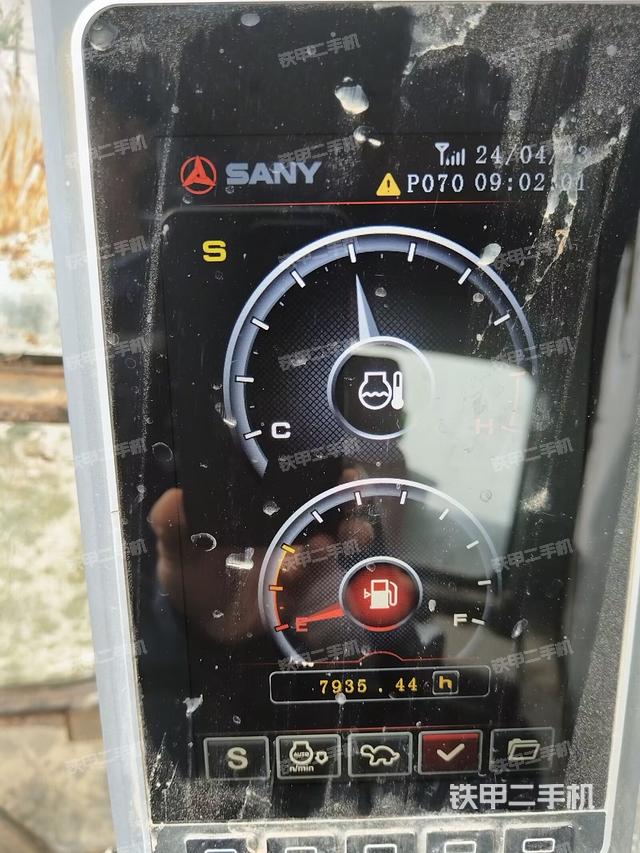 驾驶室整体（整机外观）