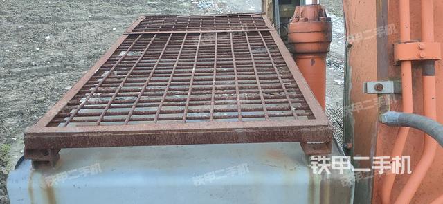 驾驶室顶部（整机外观）