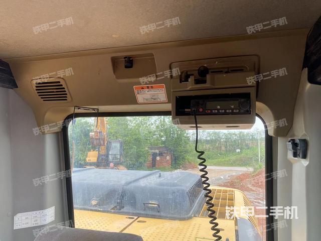 驾驶室顶部（整机外观）