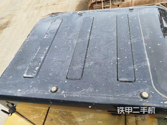 驾驶室顶部（整机外观）