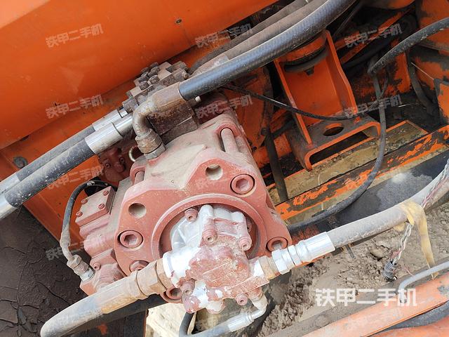 液压泵舱室正面整体（整机外观）