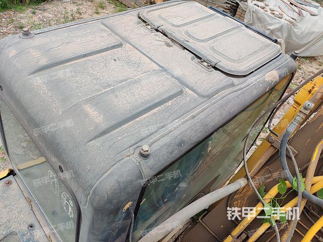 驾驶室顶部（整机外观）