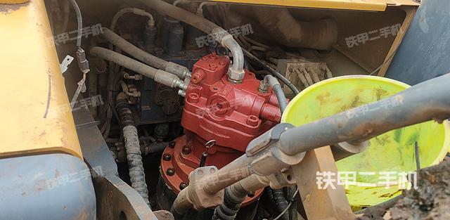 回转马达和主控阀（整机外观）