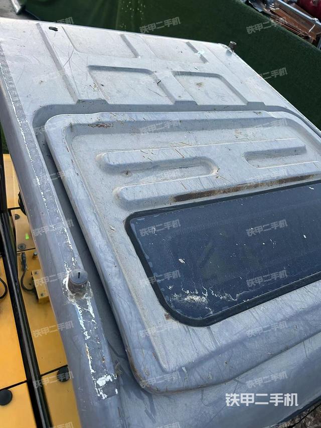 驾驶室顶部（整机外观）