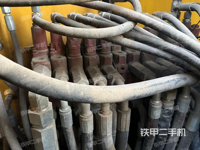 回转马达和主控阀（整机外观）