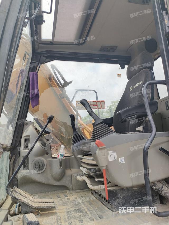 驾驶室整体（整机外观）