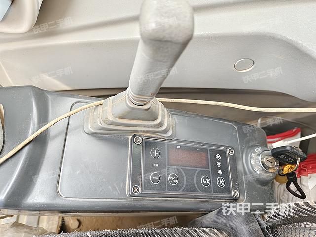 驾驶室顶部（整机外观）