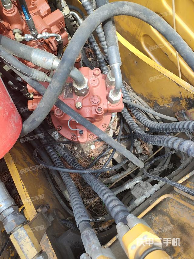 回转马达和主控阀（整机外观）