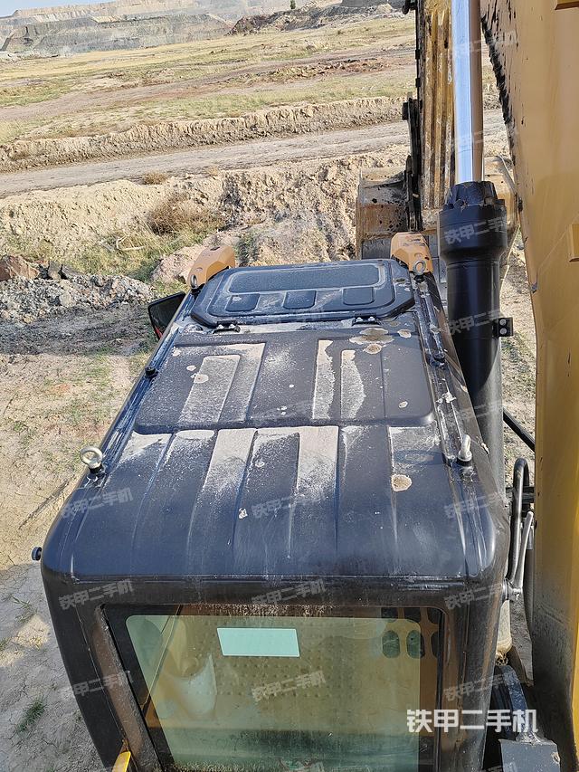 驾驶室顶部（整机外观）