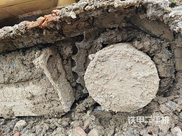 液压泵舱室正面整体（整机外观）