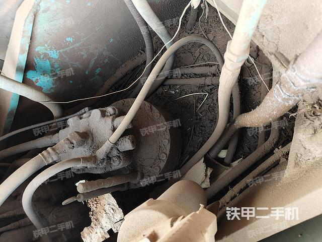 回转马达和主控阀（整机外观）