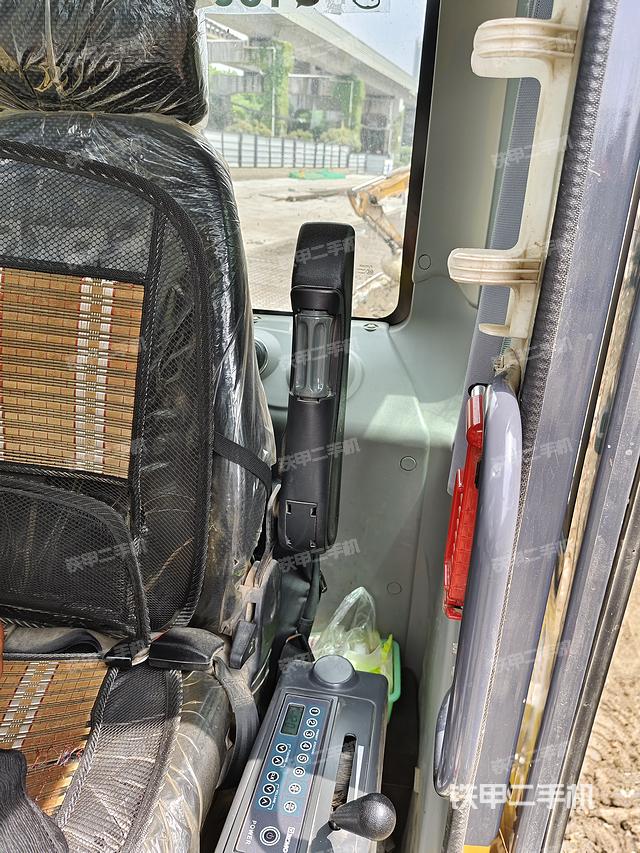 驾驶室整体（整机外观）