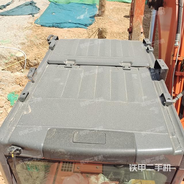 驾驶室顶部（整机外观）