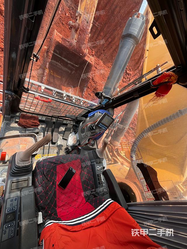 驾驶室整体（整机外观）