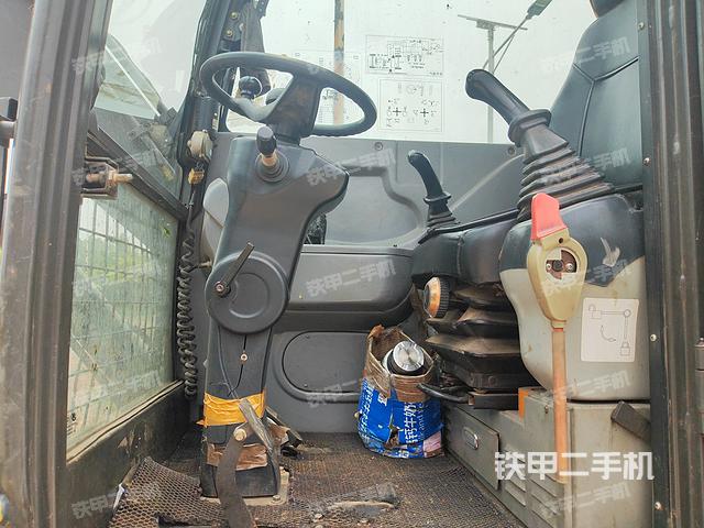 驾驶室整体（整机外观）