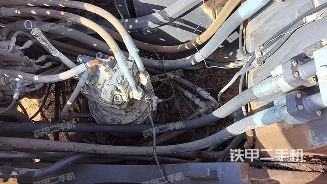 回转马达和主控阀（整机外观）