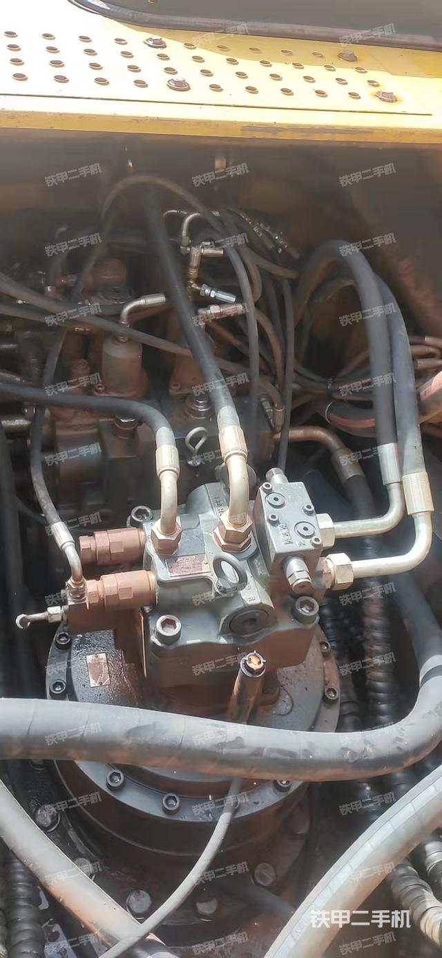 回转马达和主控阀（整机外观）