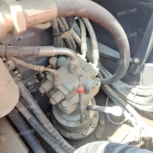 回转马达和主控阀（整机外观）