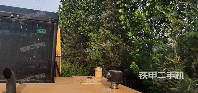 驾驶室顶部（整机外观）