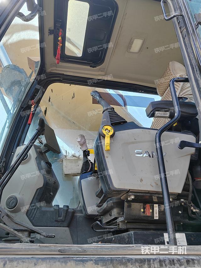 驾驶室整体（整机外观）