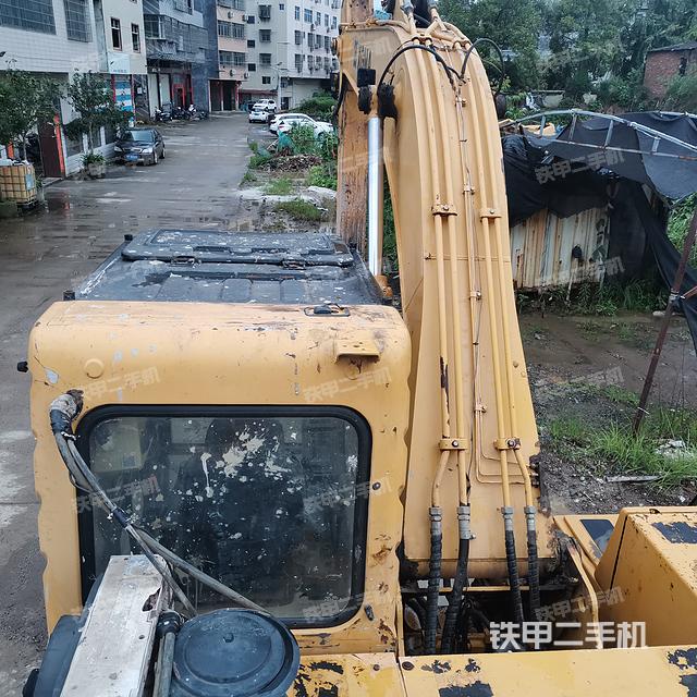 驾驶室顶部（整机外观）