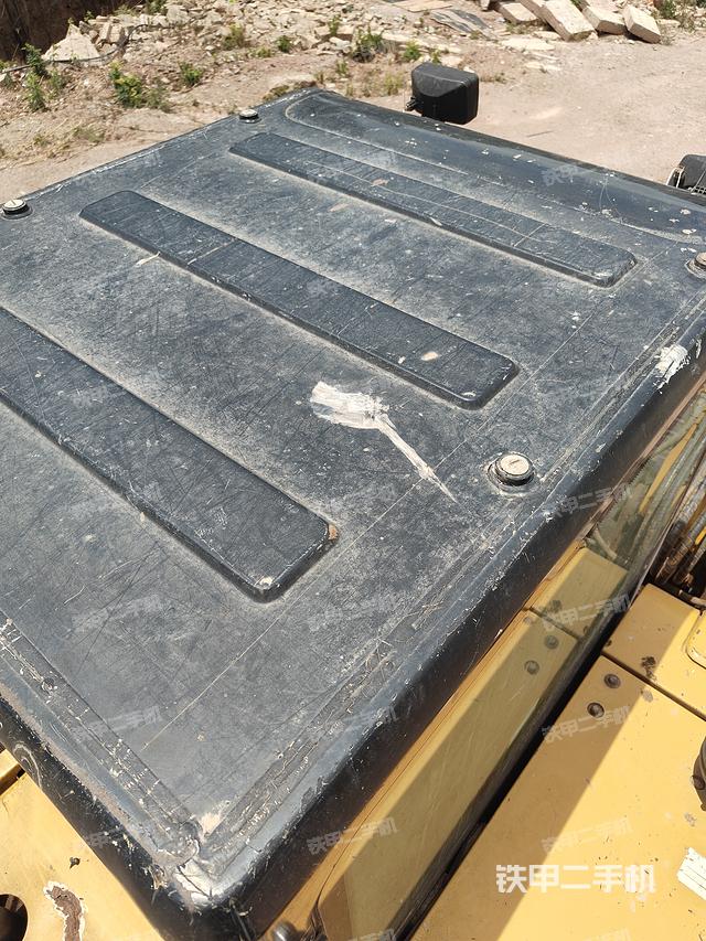 驾驶室顶部（整机外观）