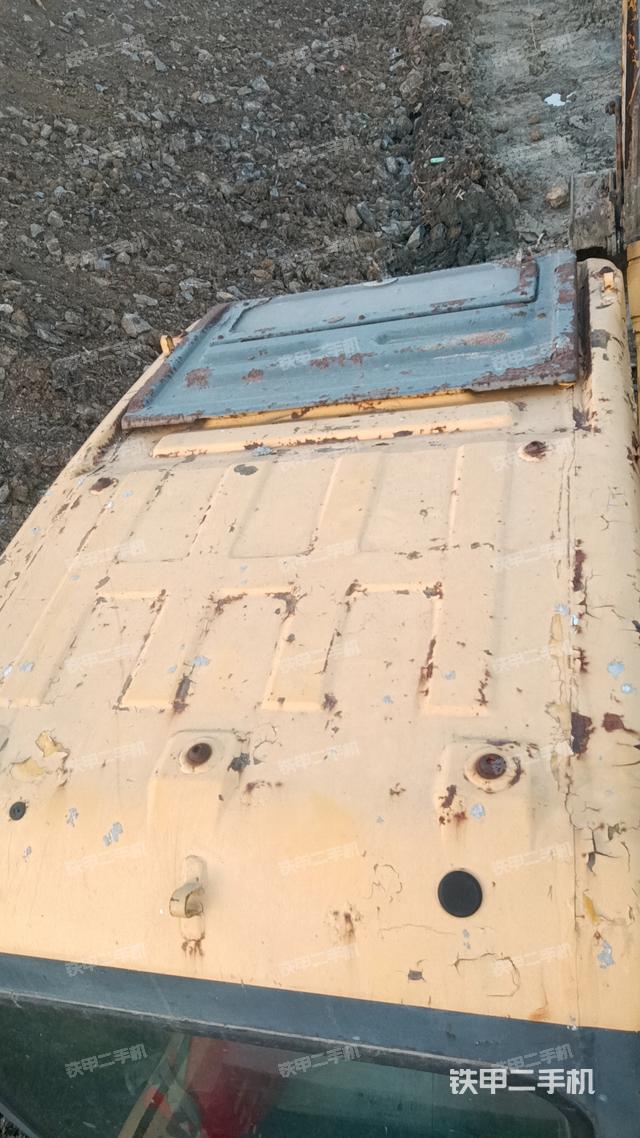 驾驶室顶部（整机外观）