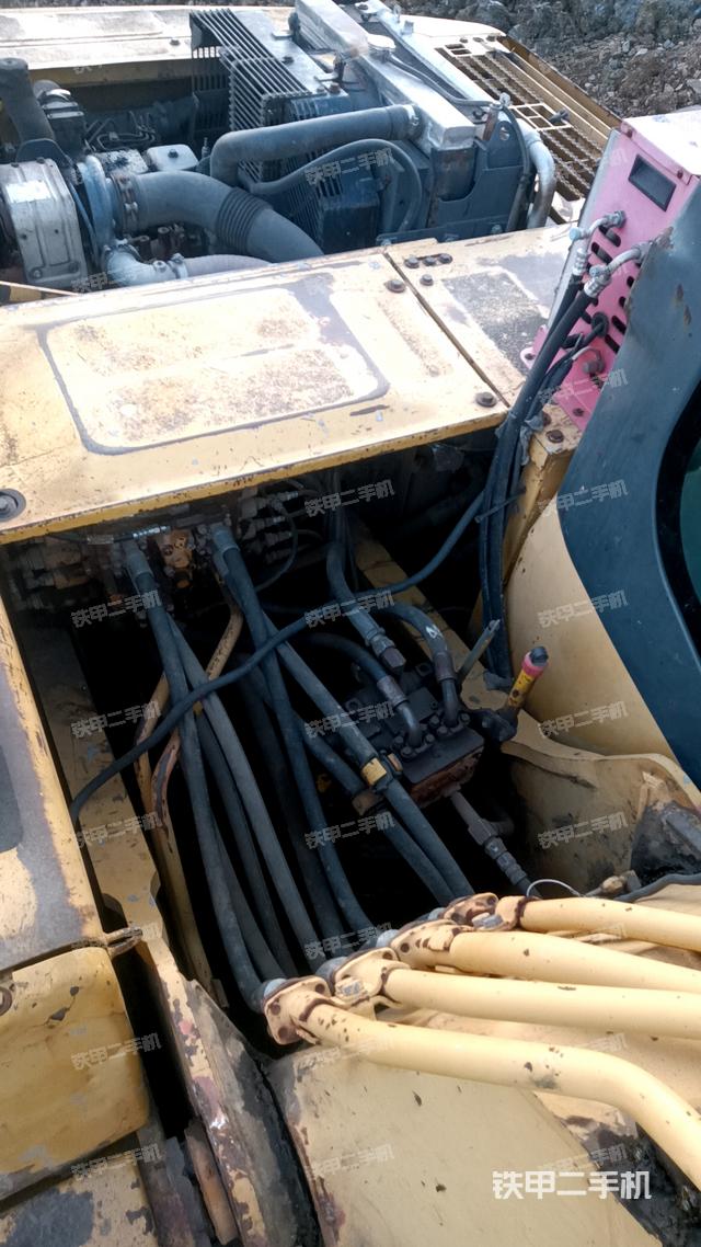 回转马达和主控阀（整机外观）