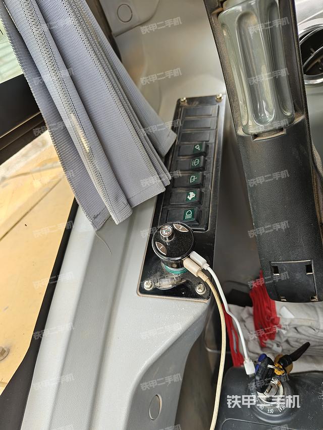 回转马达和主控阀（整机外观）