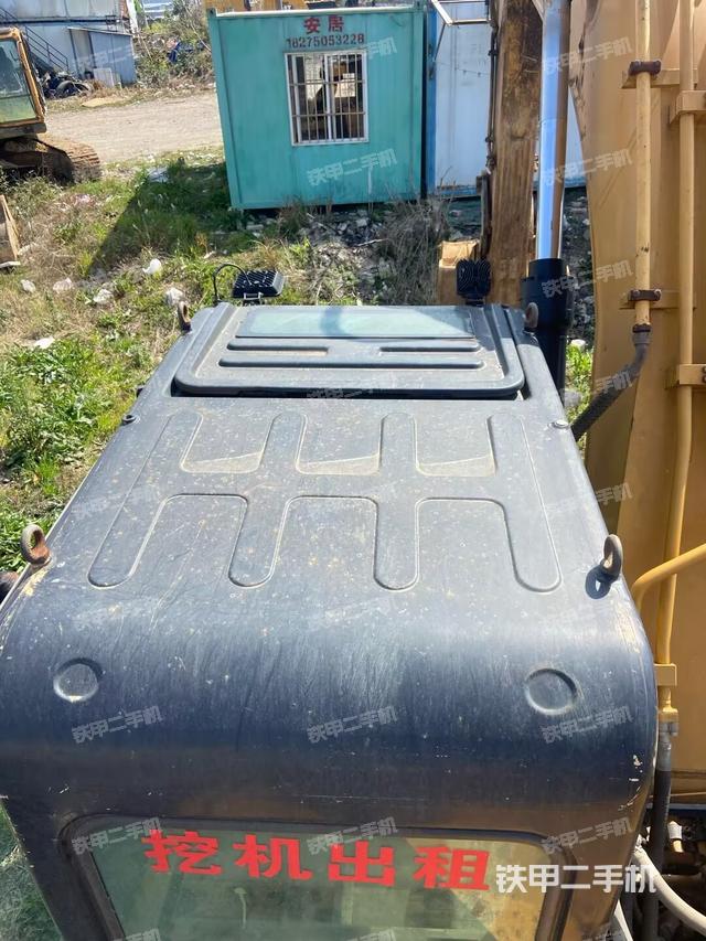 驾驶室顶部（整机外观）