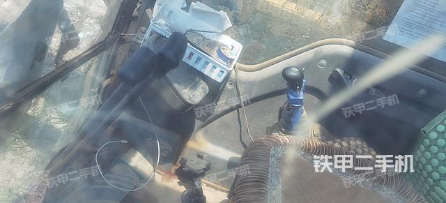 驾驶室操作台（设备外观及核心部件）