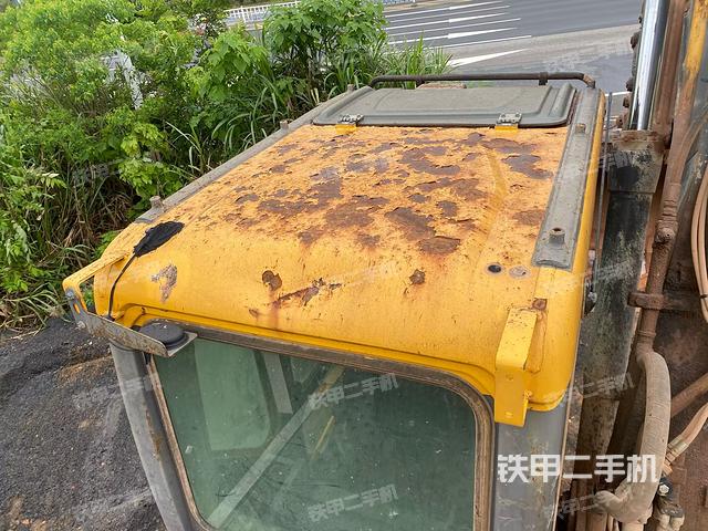 驾驶室顶部（整机外观）