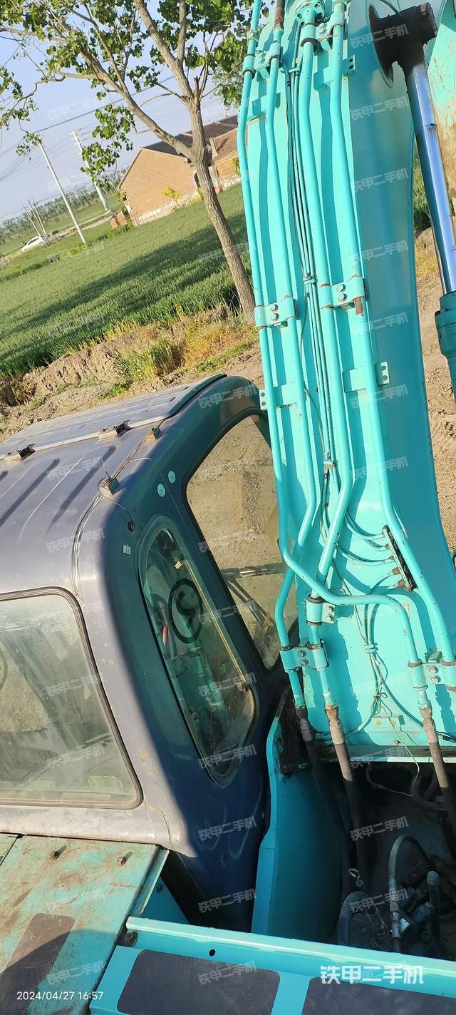 驾驶室顶部（整机外观）