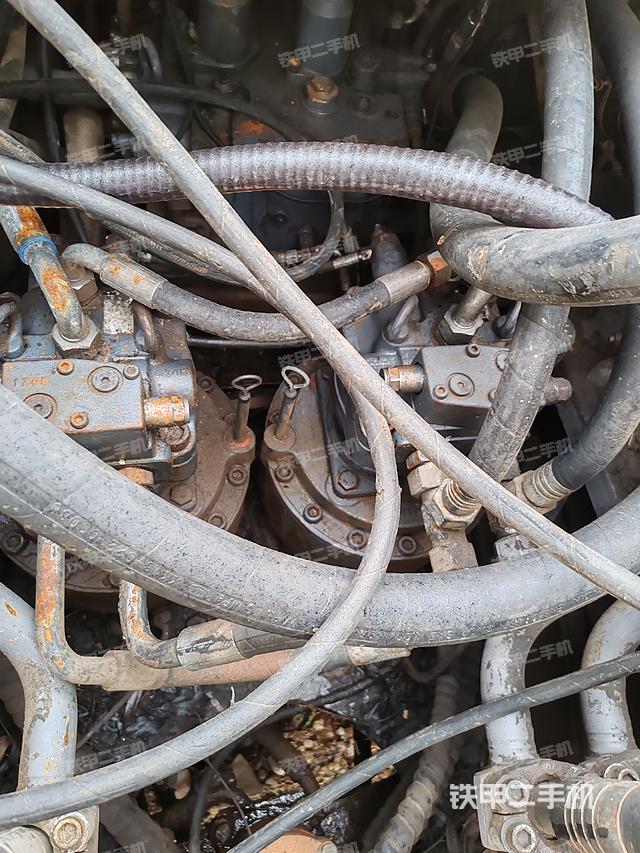 回转马达和主控阀（整机外观）