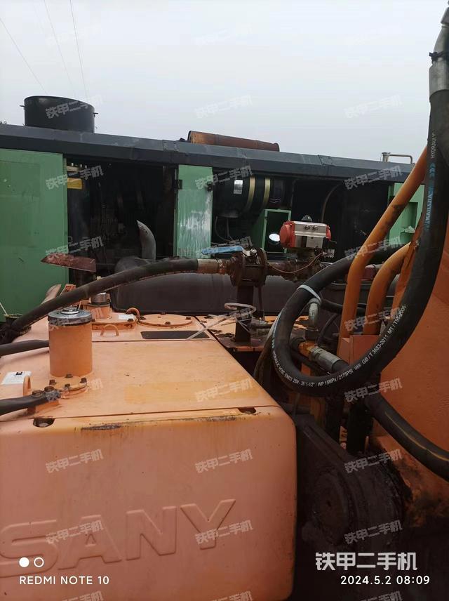 液压泵舱室正面整体（整机外观）