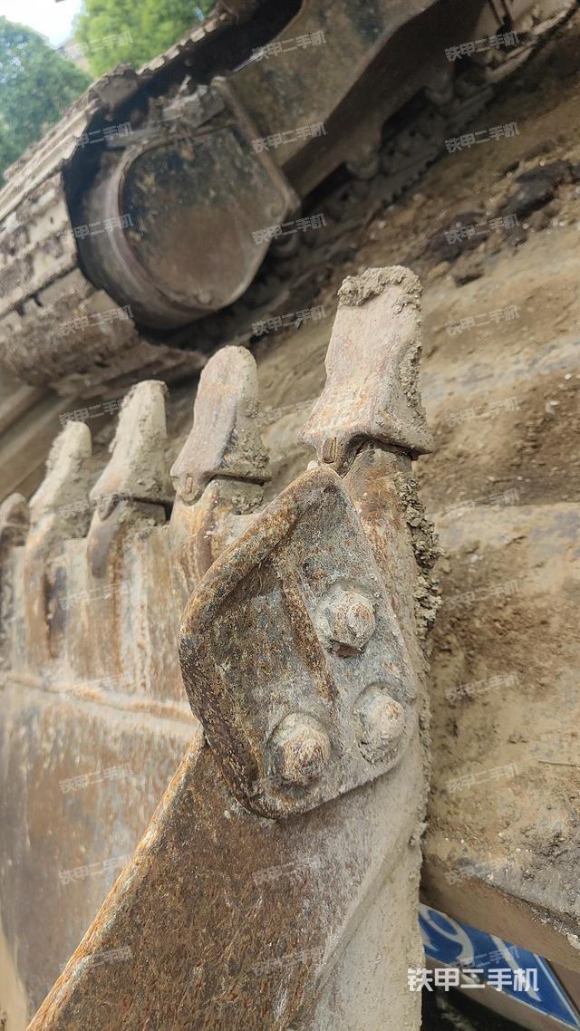 回转马达和主控阀（整机外观）