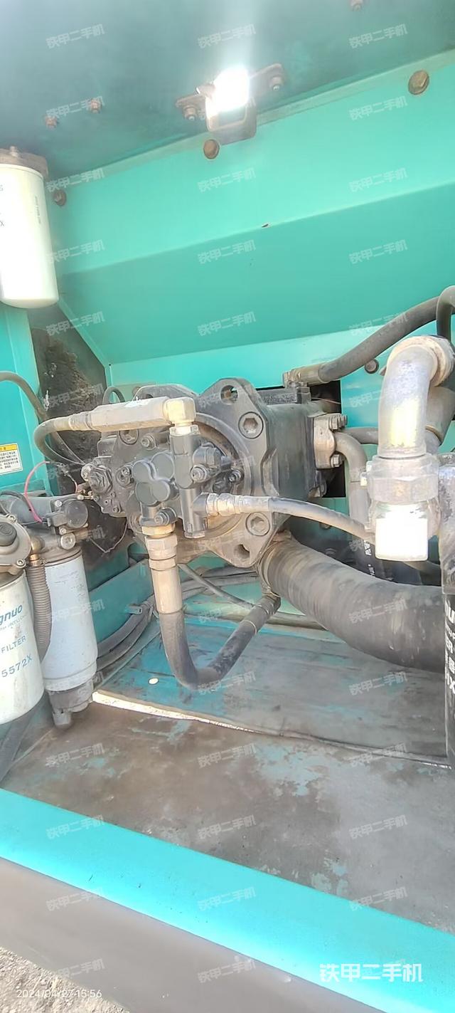 液压泵舱室正面整体（整机外观）