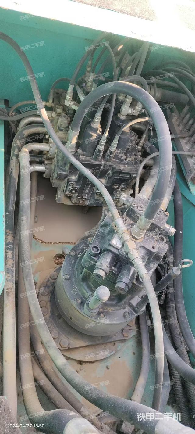 回转马达和主控阀（整机外观）