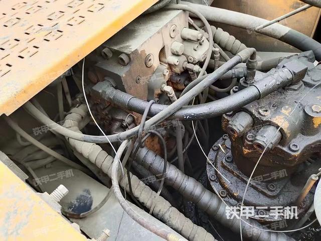 回转马达和主控阀（整机外观）