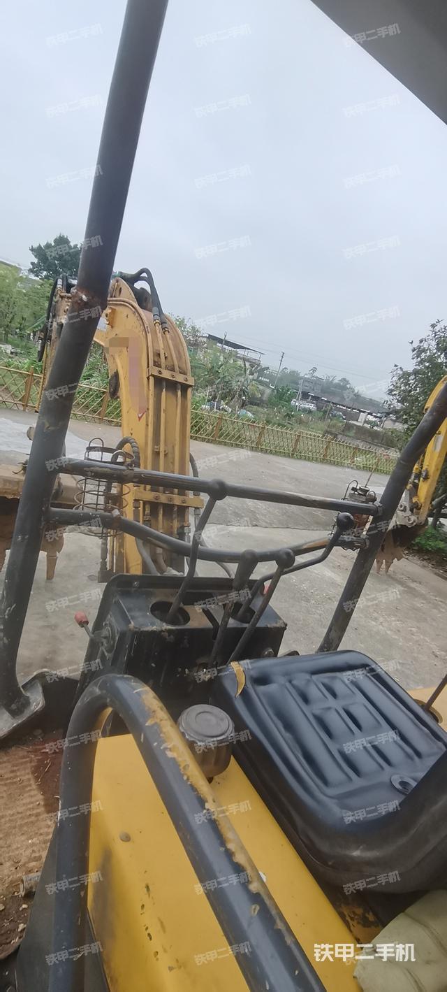 驾驶室顶部（整机外观）