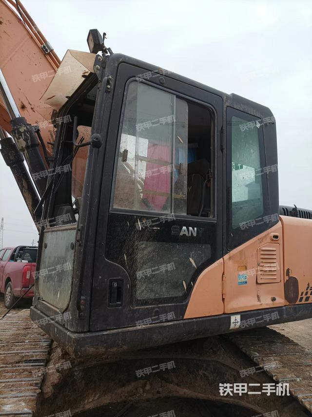 驾驶室整体（整机外观）