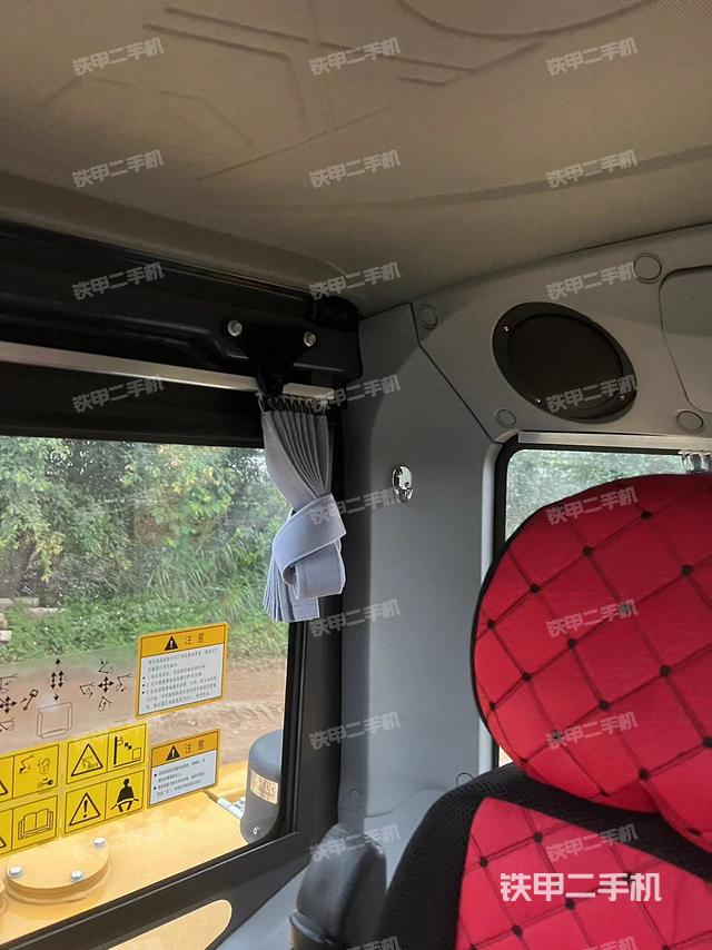 驾驶室顶部（整机外观）