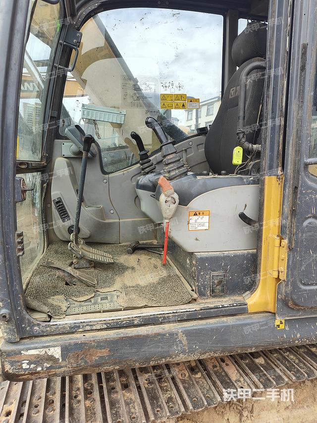 驾驶室整体（整机外观）