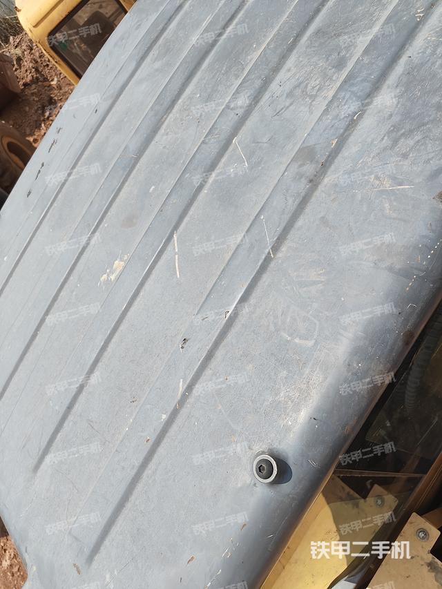 驾驶室顶部（整机外观）