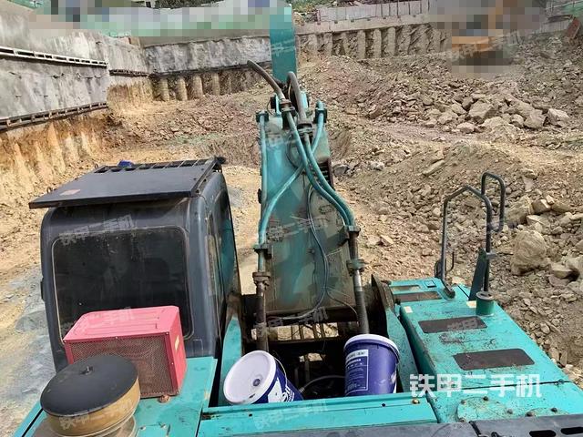 驾驶室顶部（整机外观）