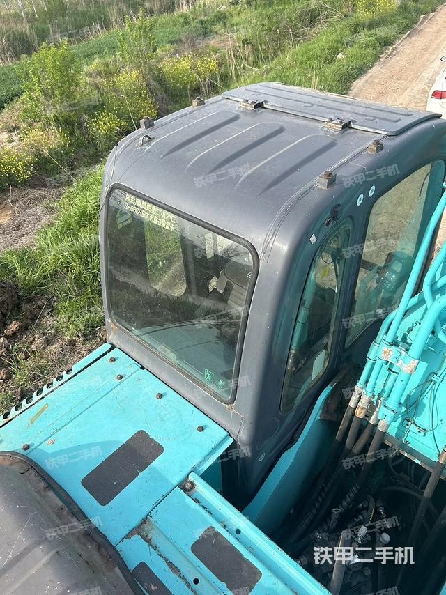 驾驶室顶部（整机外观）